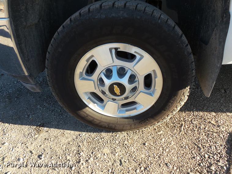 image for item DC1044 2013 Chevrolet Silverado 2500HD Crew Cab pickup truck