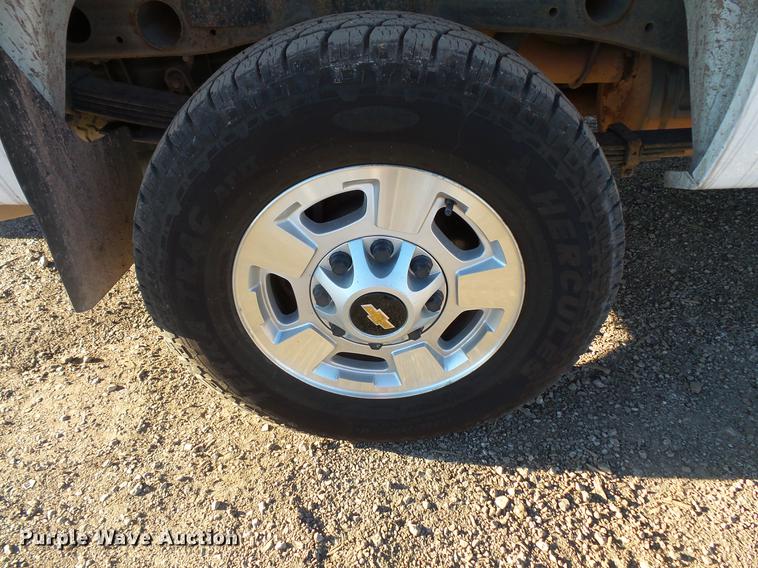 image for item DC1044 2013 Chevrolet Silverado 2500HD Crew Cab pickup truck