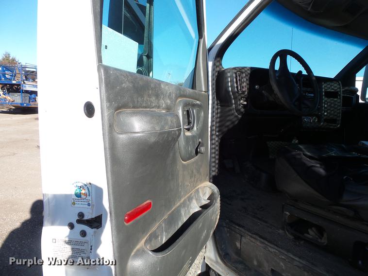 image for item DC1045 2006 Chevrolet C4500 flatbed truck