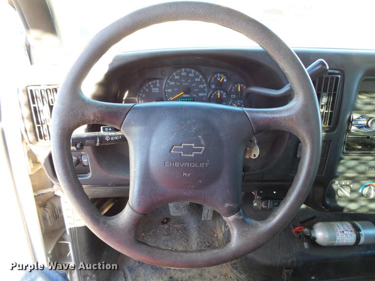 image for item DC1045 2006 Chevrolet C4500 flatbed truck