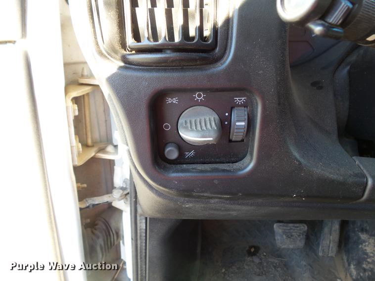 image for item DC1045 2006 Chevrolet C4500 flatbed truck