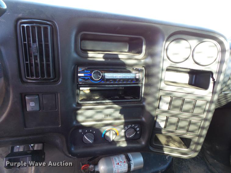 image for item DC1045 2006 Chevrolet C4500 flatbed truck