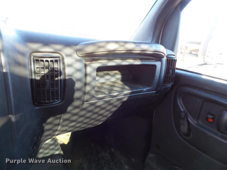 image for item DC1045 2006 Chevrolet C4500 flatbed truck