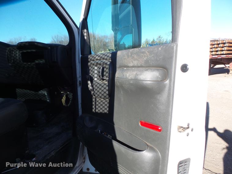 image for item DC1045 2006 Chevrolet C4500 flatbed truck