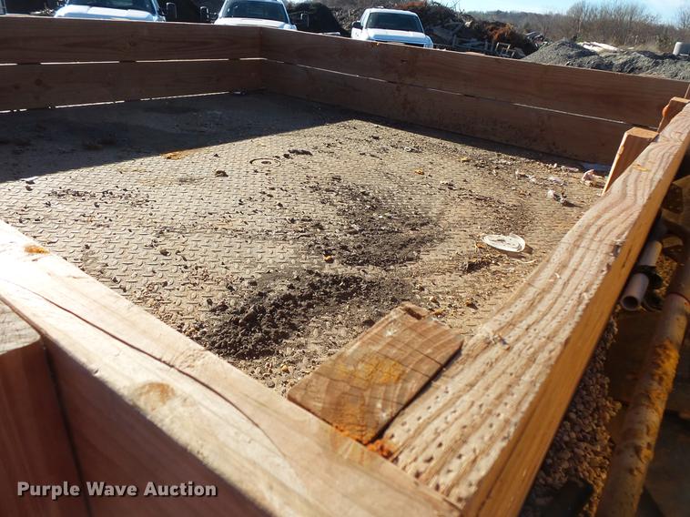 image for item DC1045 2006 Chevrolet C4500 flatbed truck