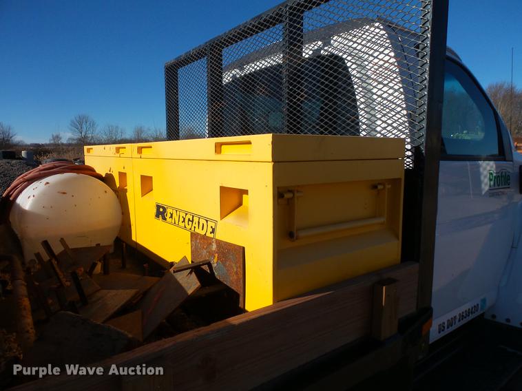 image for item DC1045 2006 Chevrolet C4500 flatbed truck