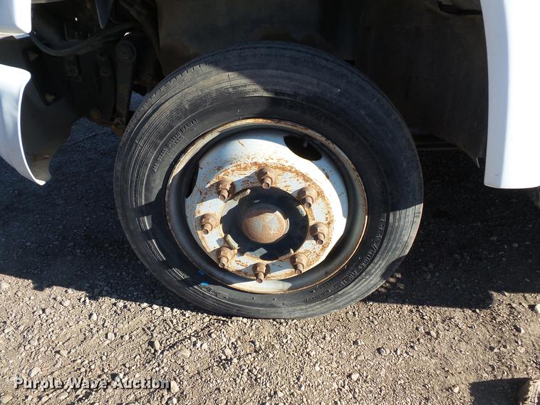 image for item DC1045 2006 Chevrolet C4500 flatbed truck