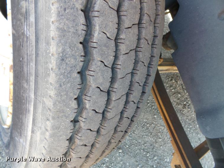 image for item DC1045 2006 Chevrolet C4500 flatbed truck