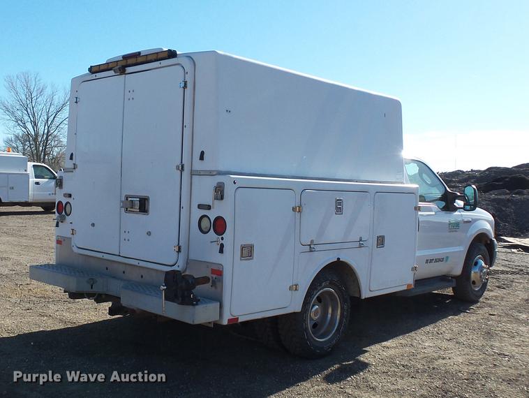 image for item DC1051 2007 Ford F350 Super Duty utility bed pickup truck