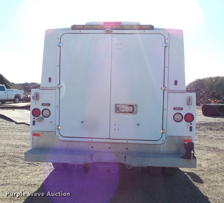 image for item DC1051 2007 Ford F350 Super Duty utility bed pickup truck