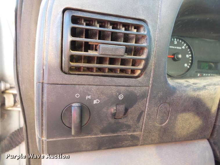 image for item DC1051 2007 Ford F350 Super Duty utility bed pickup truck