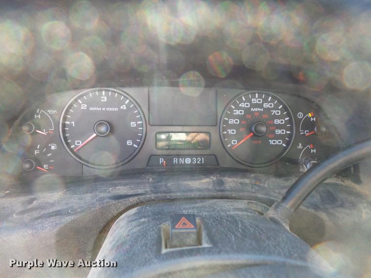 image for item DC1051 2007 Ford F350 Super Duty utility bed pickup truck