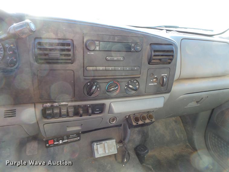 image for item DC1051 2007 Ford F350 Super Duty utility bed pickup truck