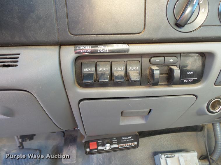 image for item DC1051 2007 Ford F350 Super Duty utility bed pickup truck