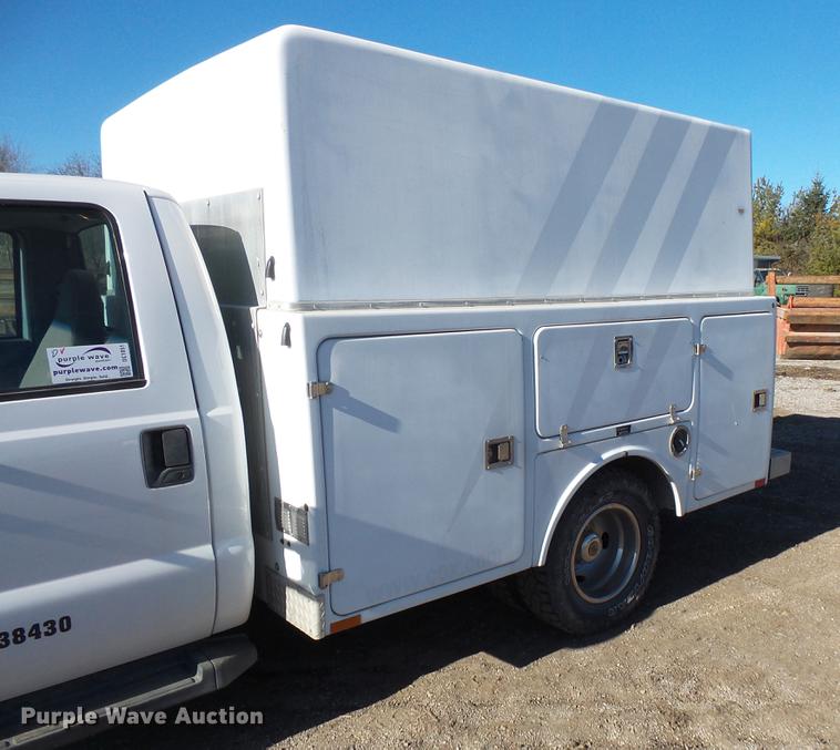 image for item DC1051 2007 Ford F350 Super Duty utility bed pickup truck