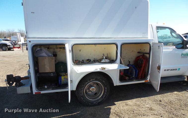 image for item DC1051 2007 Ford F350 Super Duty utility bed pickup truck