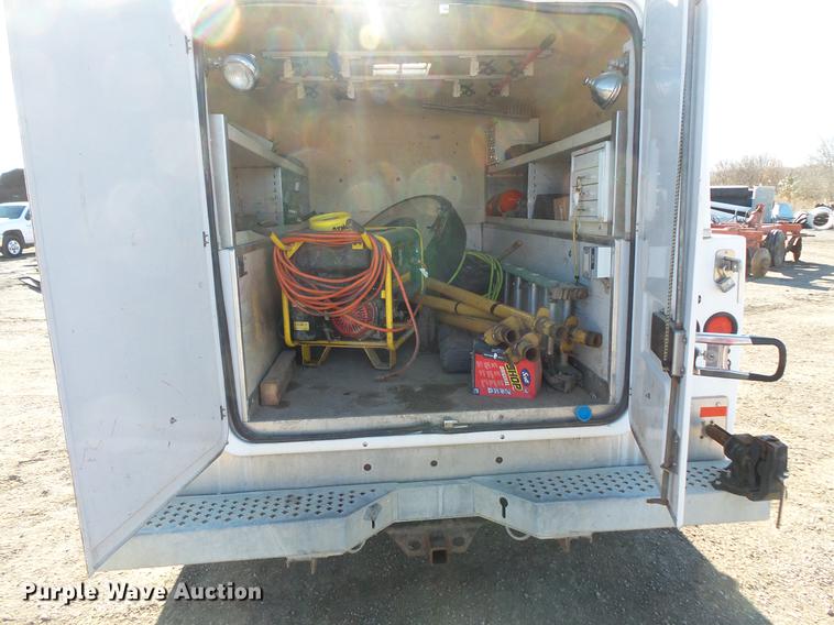 image for item DC1051 2007 Ford F350 Super Duty utility bed pickup truck