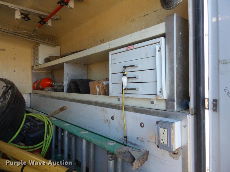 image for item DC1051 2007 Ford F350 Super Duty utility bed pickup truck