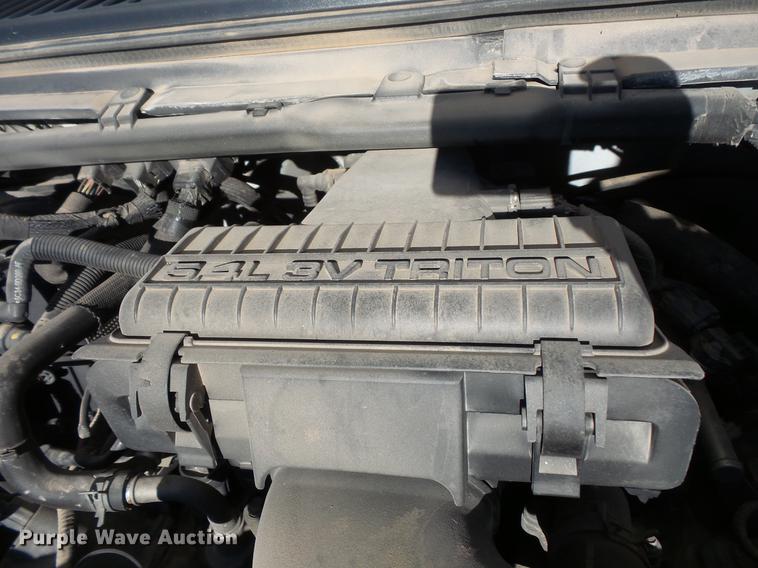 image for item DC1051 2007 Ford F350 Super Duty utility bed pickup truck