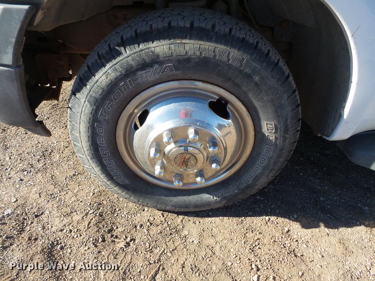 image for item DC1051 2007 Ford F350 Super Duty utility bed pickup truck