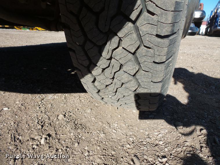 image for item DC1051 2007 Ford F350 Super Duty utility bed pickup truck