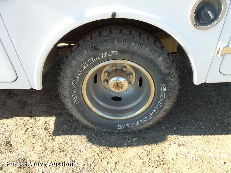 image for item DC1051 2007 Ford F350 Super Duty utility bed pickup truck