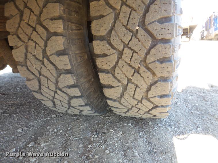 image for item DC1051 2007 Ford F350 Super Duty utility bed pickup truck