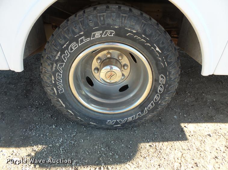 image for item DC1051 2007 Ford F350 Super Duty utility bed pickup truck