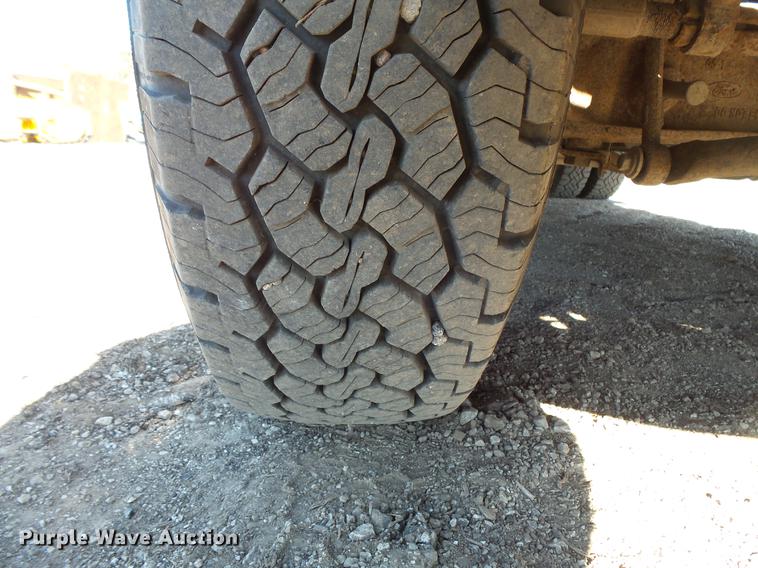 image for item DC1051 2007 Ford F350 Super Duty utility bed pickup truck