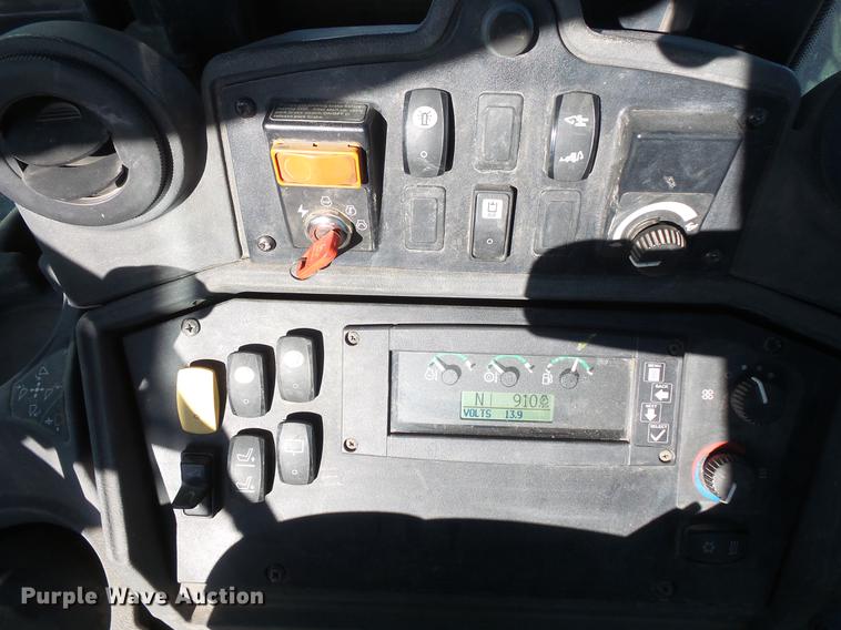 image for item DC1055 2008 John Deere 310SJ backhoe