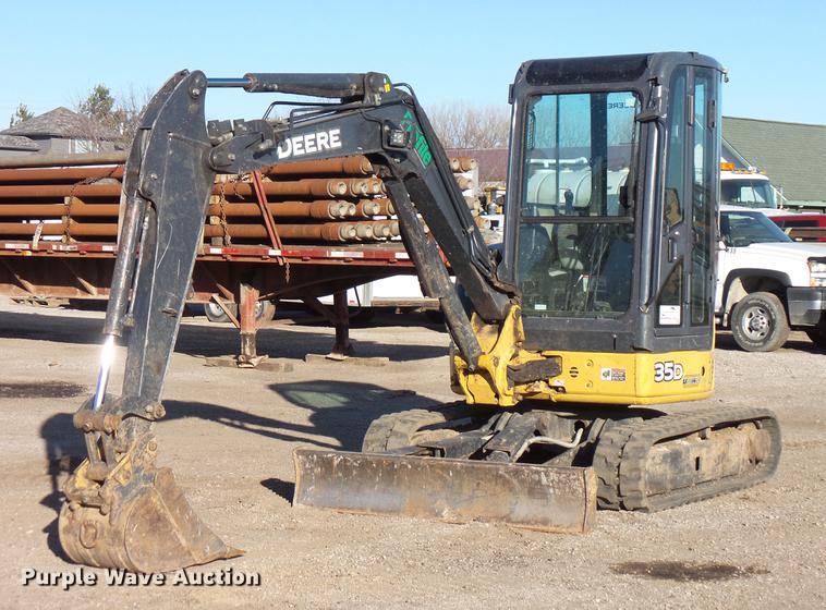 image for item DC1056 2011 John Deere 35D mini excavator