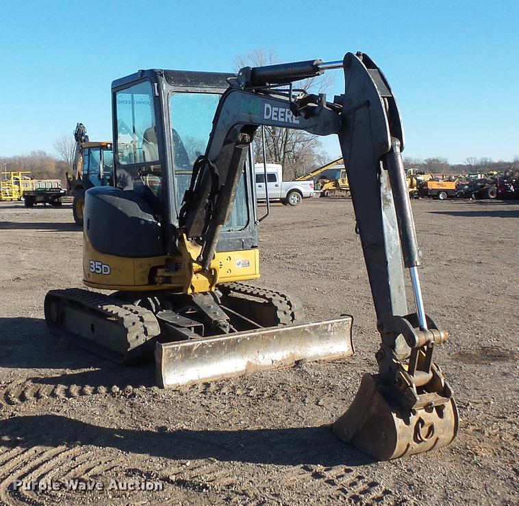 image for item DC1056 2011 John Deere 35D mini excavator