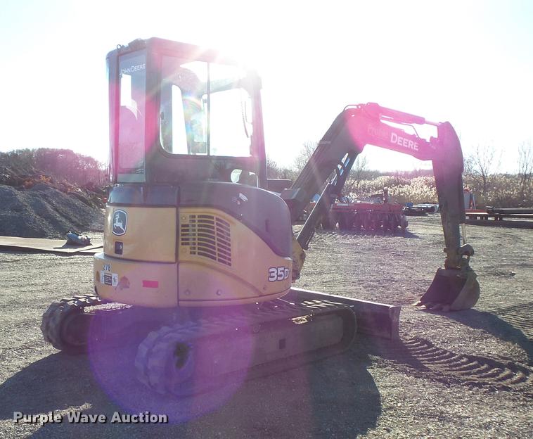 image for item DC1056 2011 John Deere 35D mini excavator