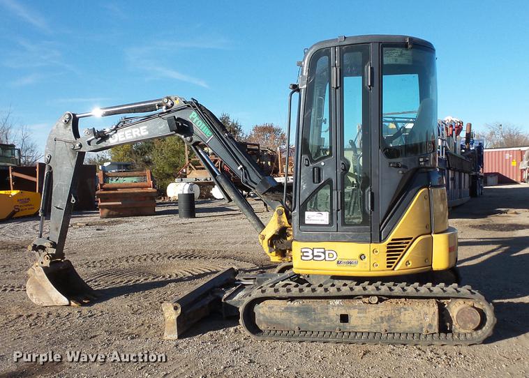 image for item DC1056 2011 John Deere 35D mini excavator