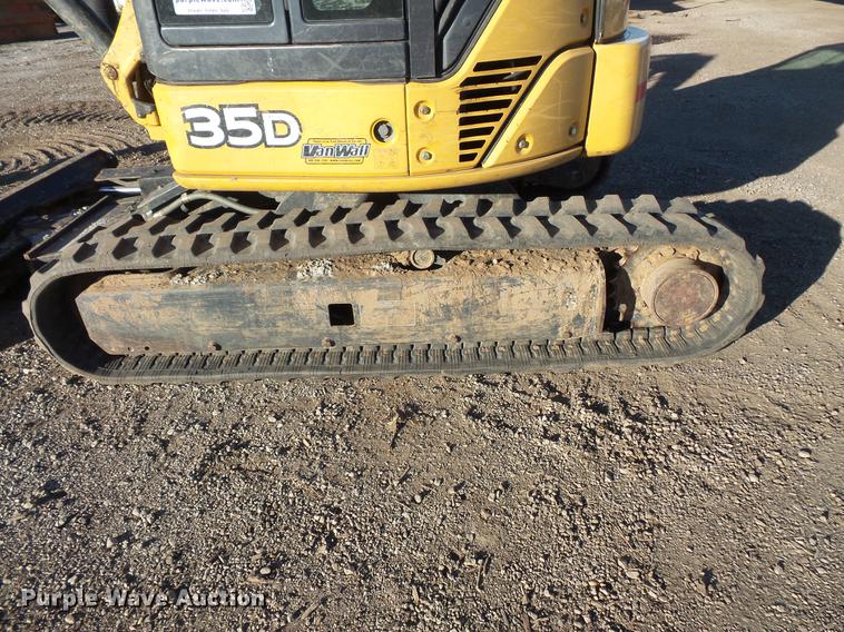 image for item DC1056 2011 John Deere 35D mini excavator