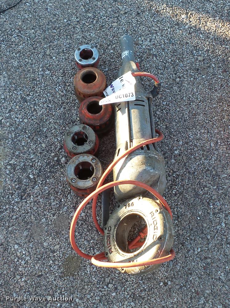 image for item DC1073 Ridgid 700 power pipe threading machine