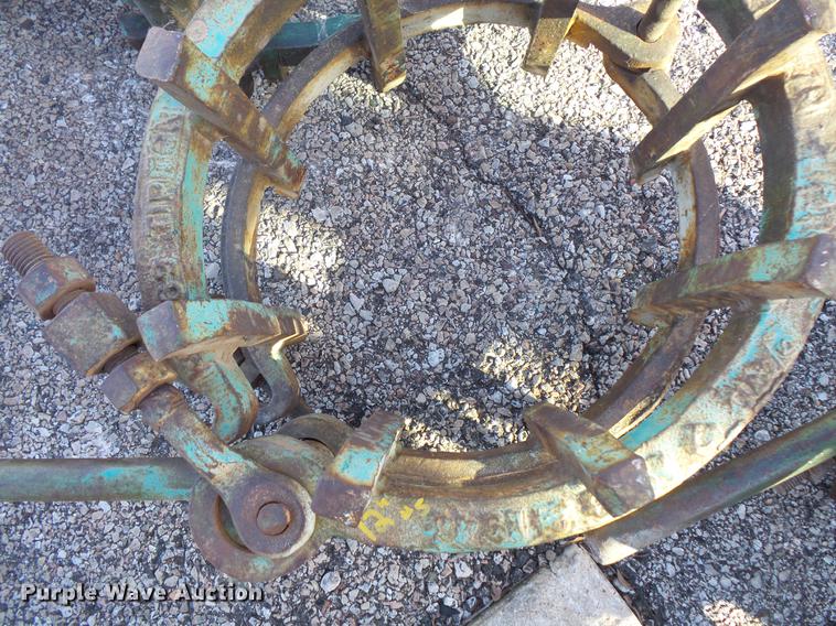 image for item DC1105 Pipe clamps