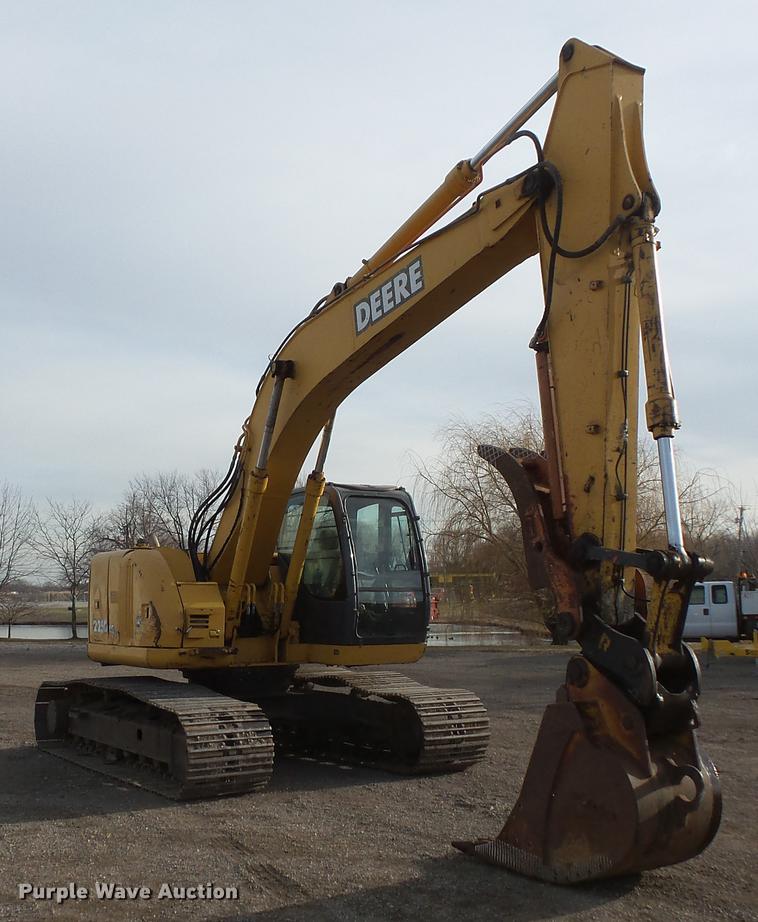 image for item DC1148 2003 John Deere 225C LC excavator