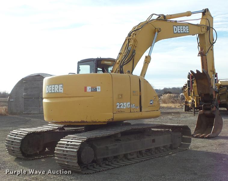 image for item DC1148 2003 John Deere 225C LC excavator