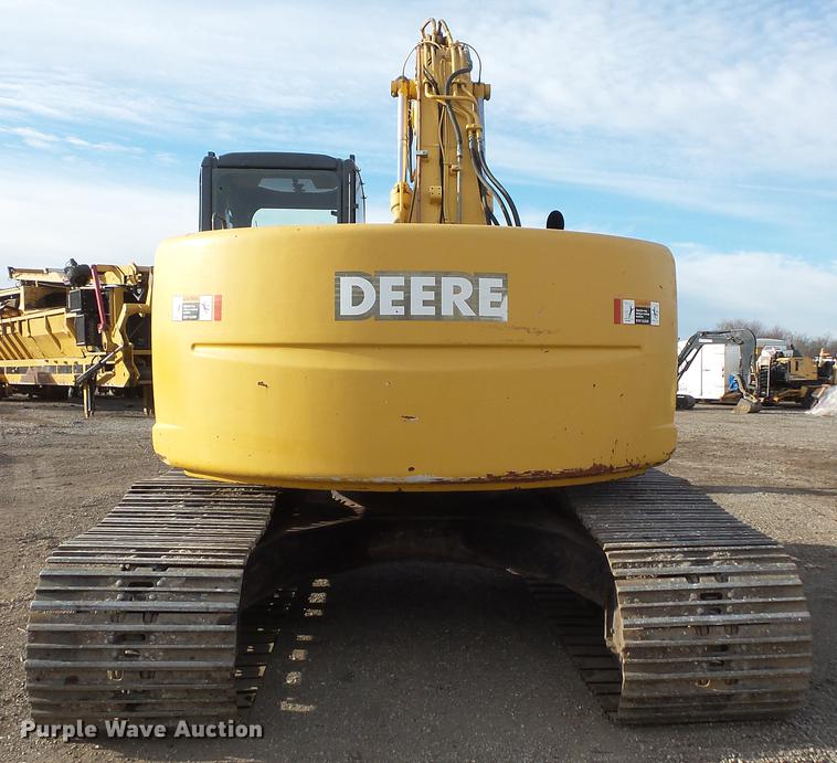 image for item DC1148 2003 John Deere 225C LC excavator