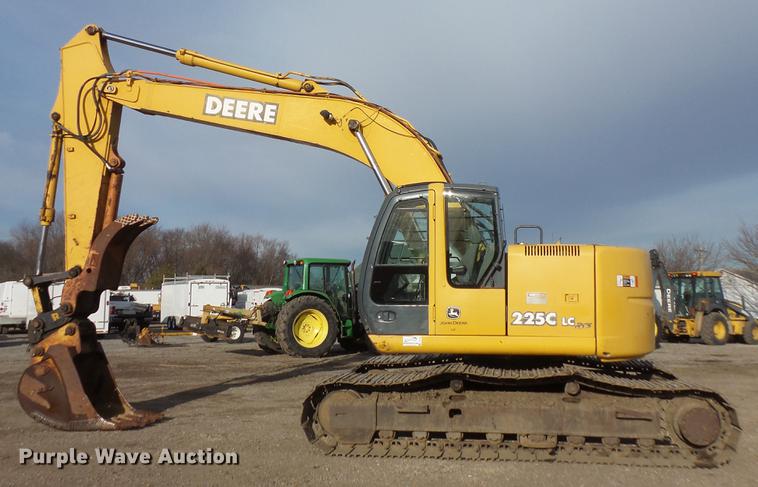 image for item DC1148 2003 John Deere 225C LC excavator