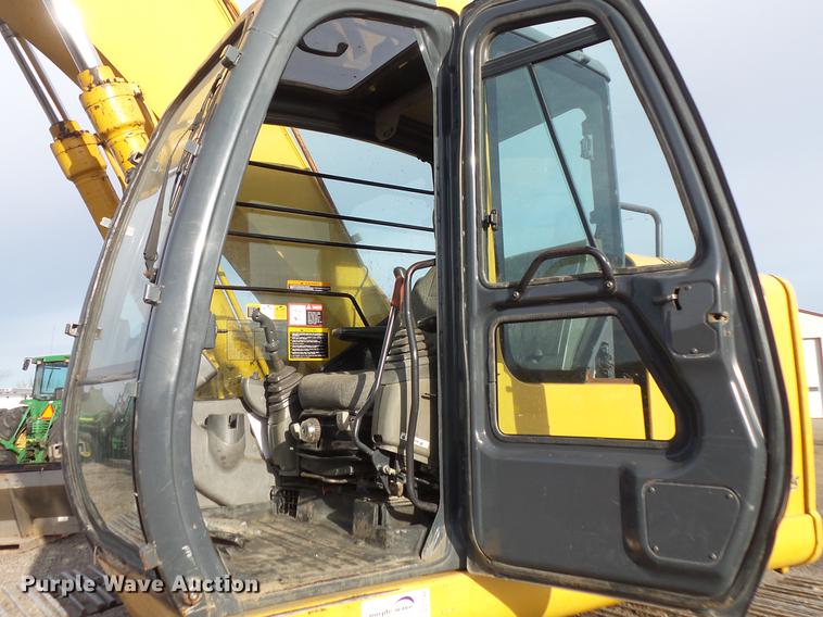 image for item DC1148 2003 John Deere 225C LC excavator