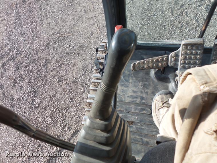 image for item DC1148 2003 John Deere 225C LC excavator