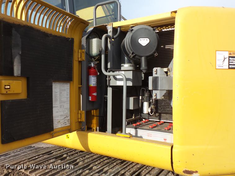 image for item DC1148 2003 John Deere 225C LC excavator