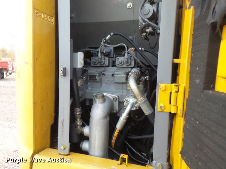 image for item DC1148 2003 John Deere 225C LC excavator