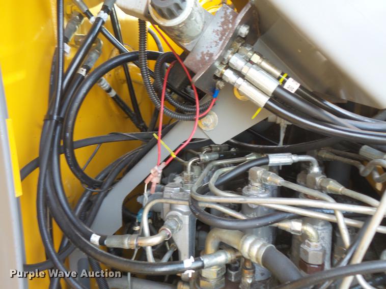 image for item DC1148 2003 John Deere 225C LC excavator