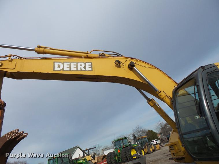 image for item DC1148 2003 John Deere 225C LC excavator