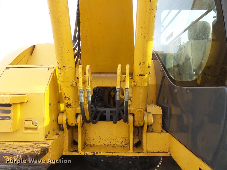 image for item DC1148 2003 John Deere 225C LC excavator