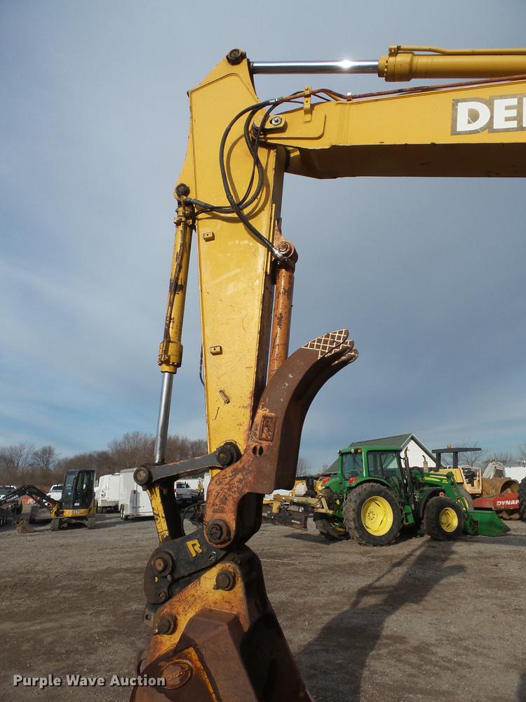 image for item DC1148 2003 John Deere 225C LC excavator
