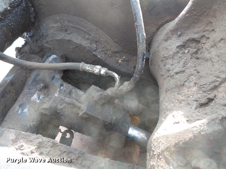 image for item DC1148 2003 John Deere 225C LC excavator